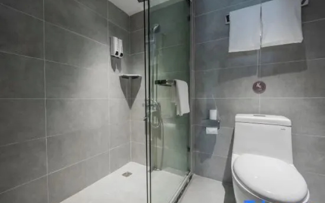 Homeinn · neo (Shanghai Hongmei Road Laowai Street)