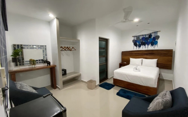 Hotel Naomi