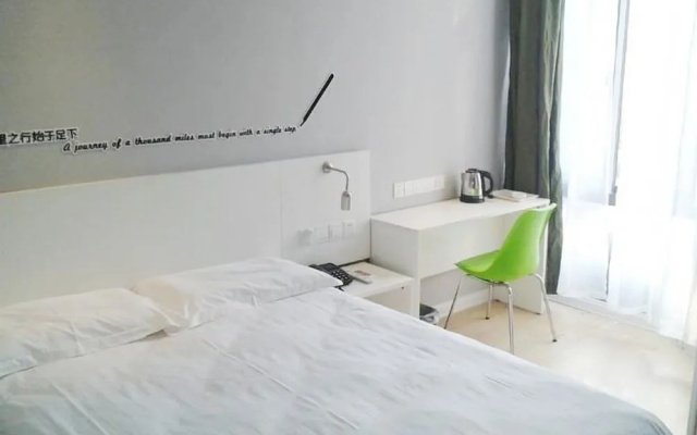 Motel 168 Shenzhen Futian Port Guihua Road Branch