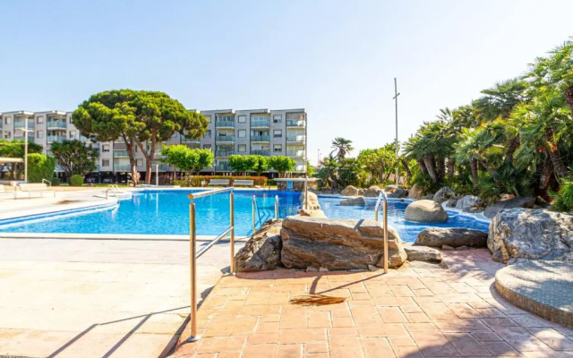 Residencial Costamar next Bcn, 50m beach with swimmingpool