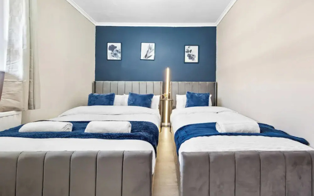 Modern 2-Bed Apartment Sleeps 7