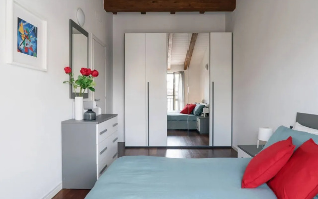 Large apartment in Milan center