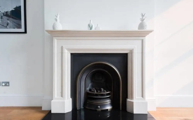 Beautifully designed 3 bed apartment in Bayswater
