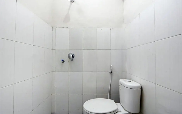 OYO Living 3187 Kost Putri Bu Chris