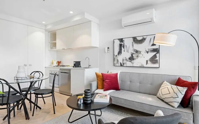 Charming 1-bed Apartment With a Balcony