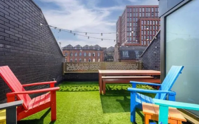 4 Bed Canal St Townhouse Free Parking