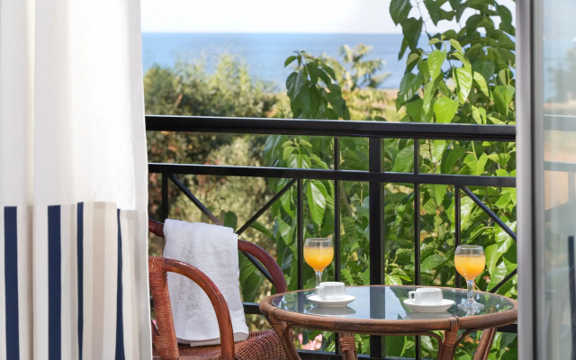 Iris Beach Hotel