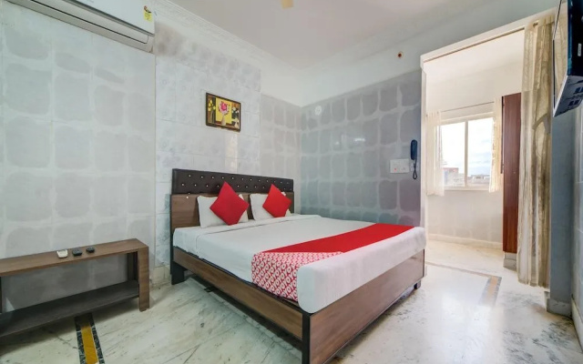 OYO 29087 Hotel Golden Pride