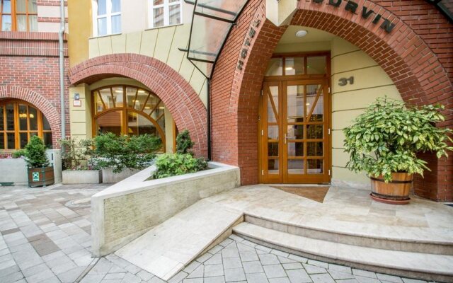 Отель Corvin Hotel Budapest - Corvin wing Венгрия, Будапешт - отзывы, цены и фото номеров - забронировать отель Corvin Hotel Budapest - Corvin wing онлайн вид на фасад