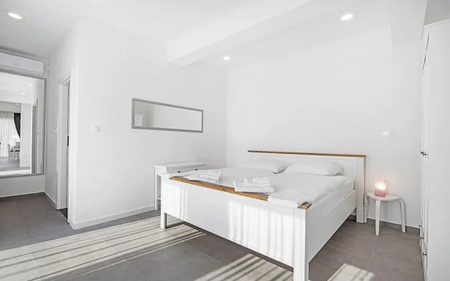 Modern Apartment, 300m From the Beach