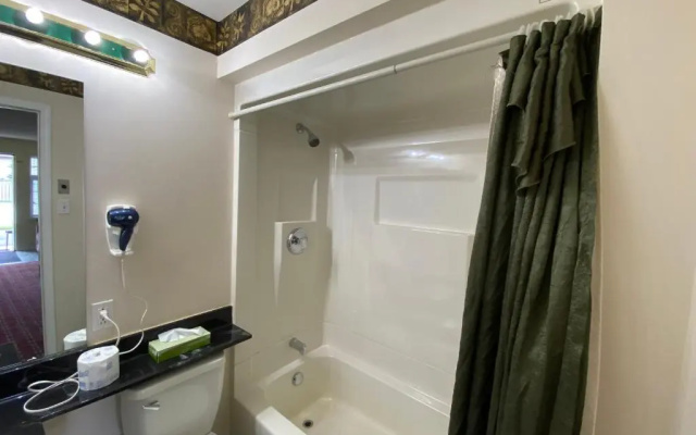 Lakeshore Suites