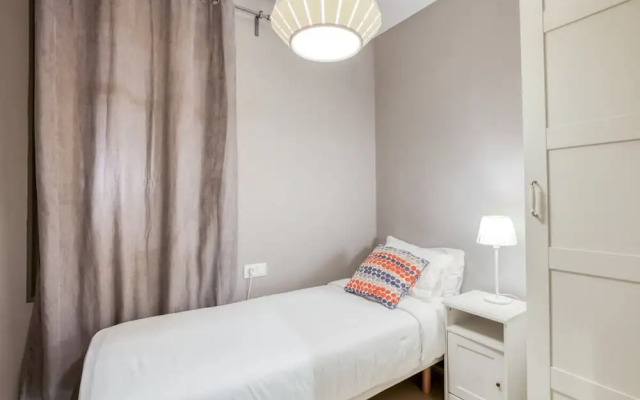 Lovely & Spacious 4bed Sleeps8 in BCN Center