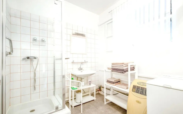 Studio in Villeneuve-lès-avignon, With Balcony