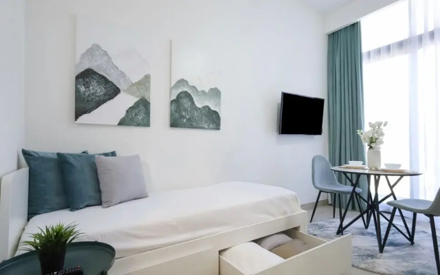 Modern Elegance Studio in Azizi Riviera
