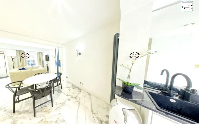 Charming 2-bed House in London