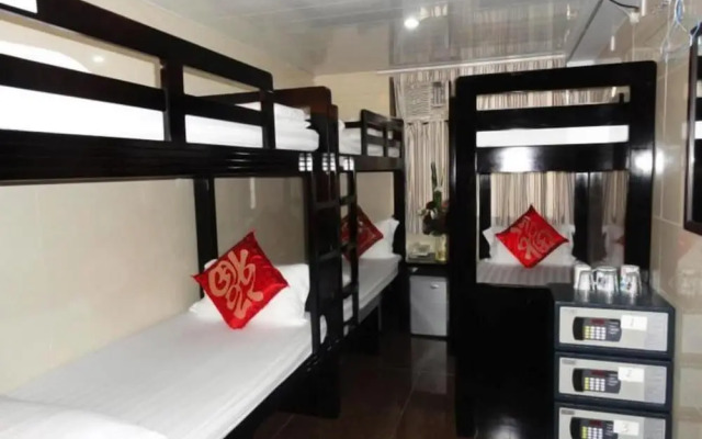 England Premier Backpackers Inn