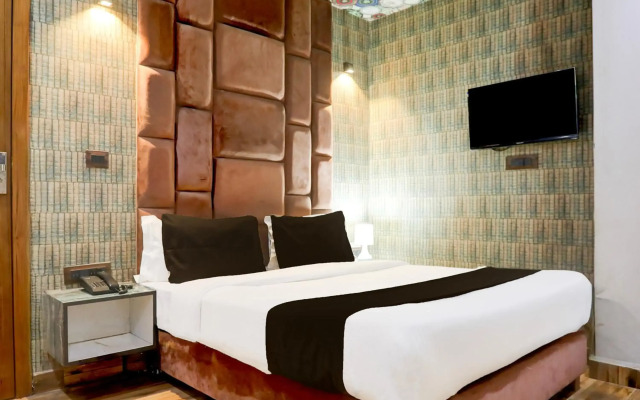 OYO Flagship 80461 R K Residency