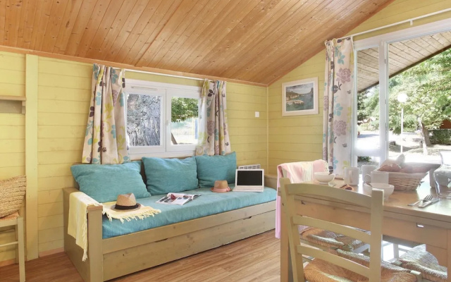Chalet in Provence With Shady Pine Retreat