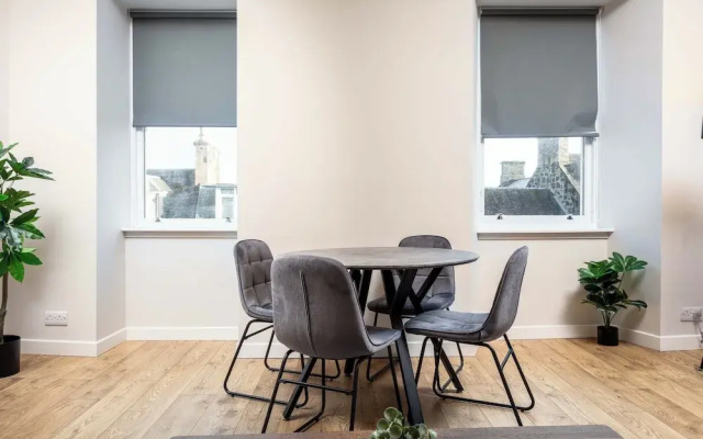 The Annick Suite No.2