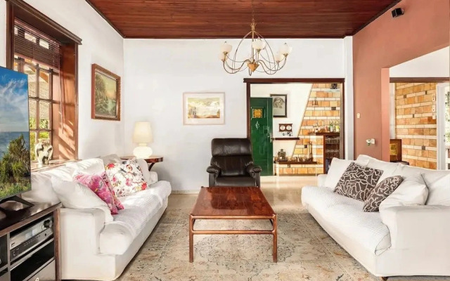 Relax in a Garden Oasis by Sea N' Rent