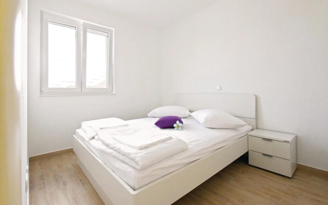 Beautiful Home in Zatoglav With Wifi and 4 Bedrooms