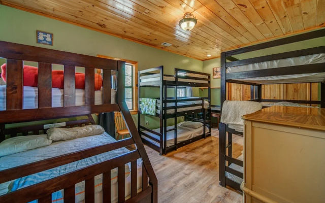 Blueridge Bunk House Wrap-around Deck!