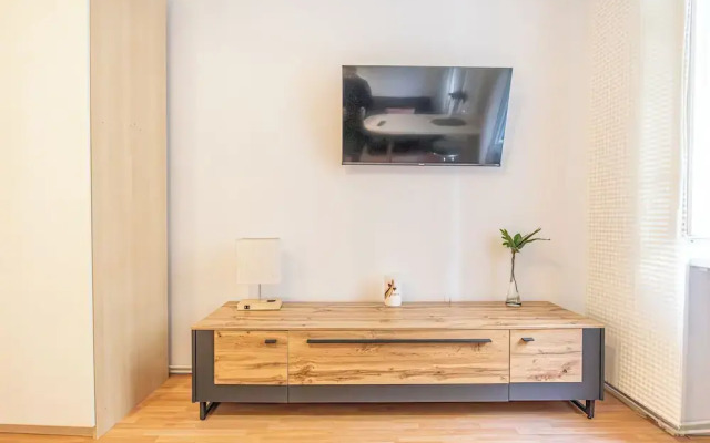 Cozy 2BR City Retreat Central Location