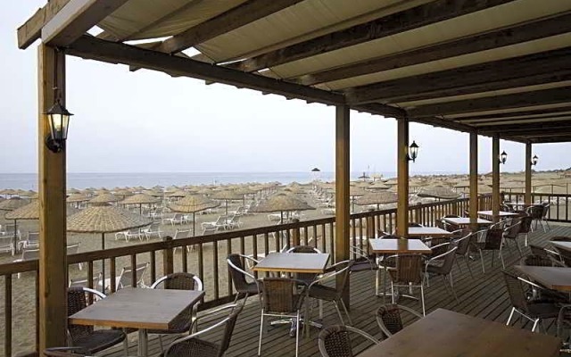 Отель Roma Beach Resort & Spa вид на фасад