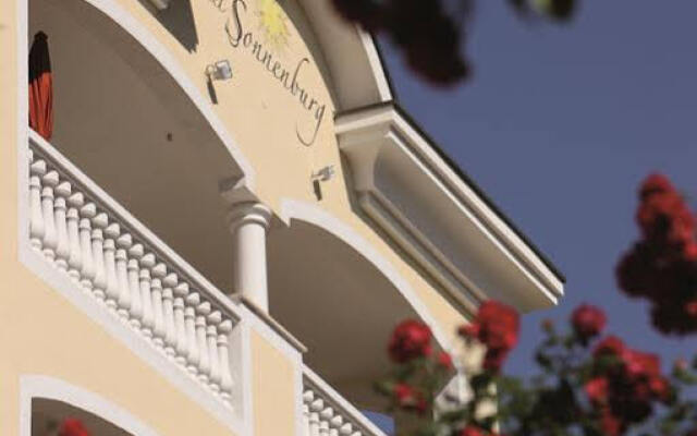 Hotel Sonnenburg Меран вид на фасад