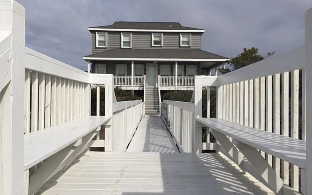 Sandy Shores - 4 Br Home