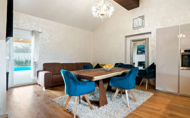 Beautiful Holiday Home in Novigrad With Private Swimming Pool