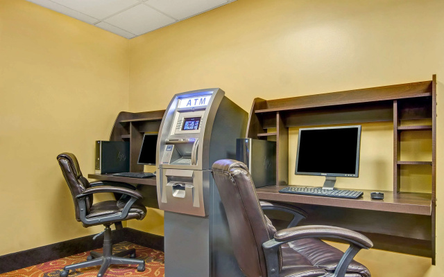 Super 8 by Wyndham Stamford/New York City Area