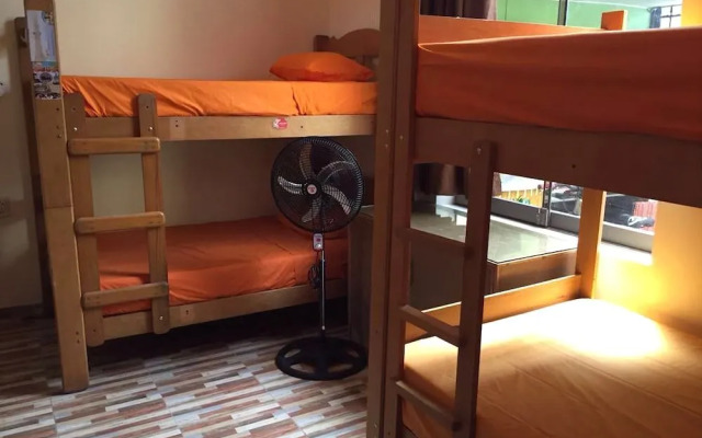 Hostal Alpes Lima