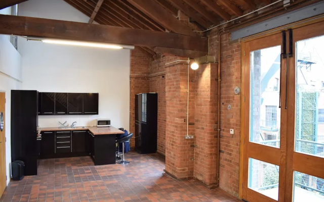 2 Bedroom Old Warehouse Near Canary Wharf