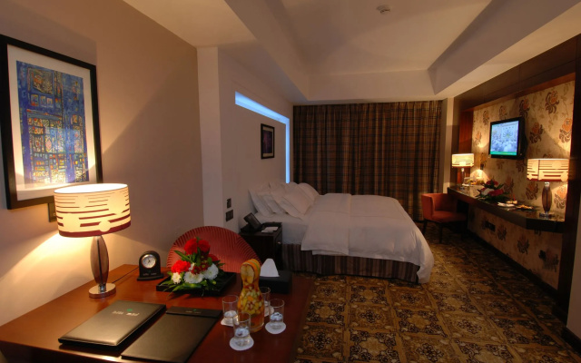 Gloria Al Madinah, Al Fayroz Al Massi