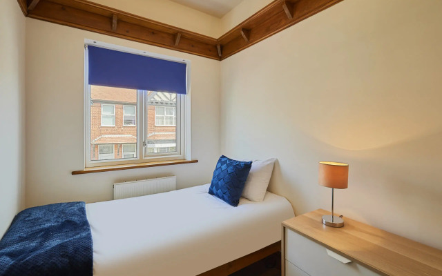 Host Stay Cromwell House