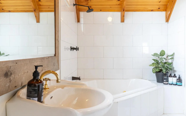 Hideaways at Red Hill Hotel