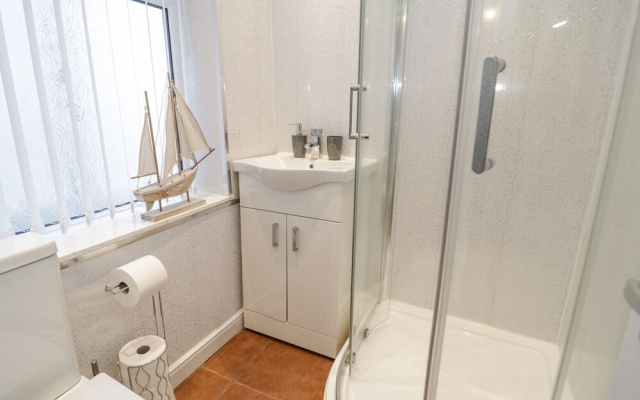Flat 1A, Mona House