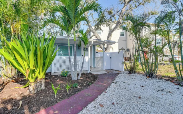 Indian Rocks Beach Retreat, Walk to Gulf & Beaches
