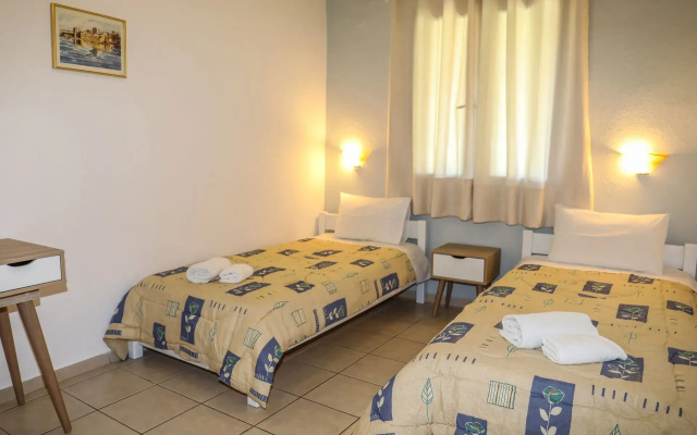 Sunset Studios & Apartments