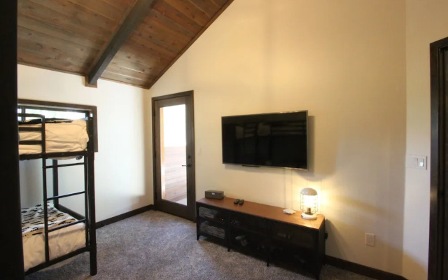 At Whispering Pines 4 Bedroom Home by RedAwning