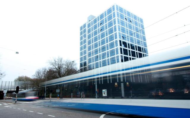Отель XO Hotels Couture Amsterdam вид на фасад
