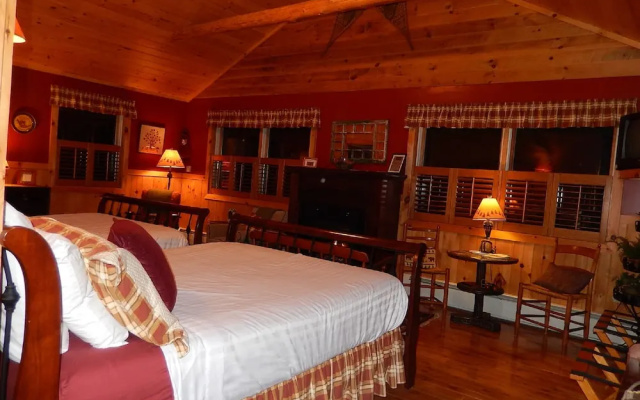 Kiwassa Lake Bed & Breakfast