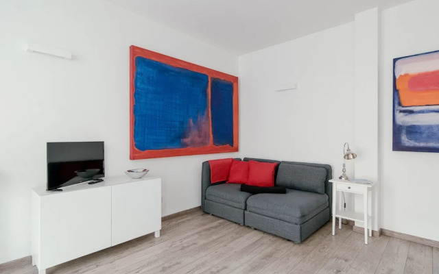 Mark's Gallery Apartment by MyHomeInComo