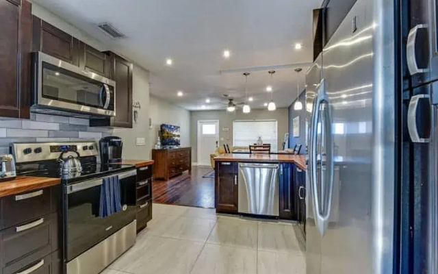 Stylish Duplex Apartment On Canal