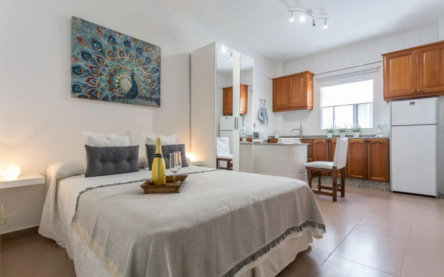 Studio near the Sea and City