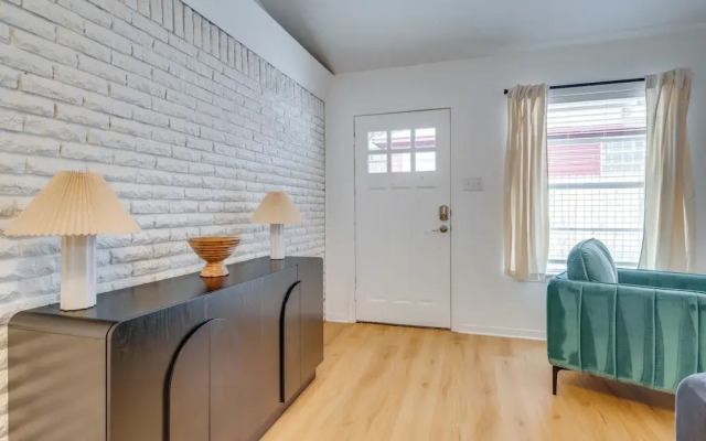 Walk to Campus: Creekside Austin Duplex!