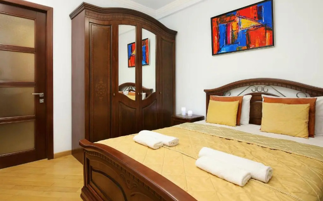 3 Bedroom Apartment near Republic Square
