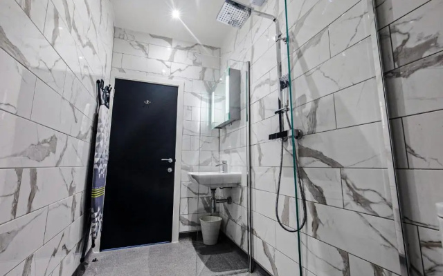 Broadstairs Apartments with luxurious 4-person communal hot tub - sleeps up to 20 people