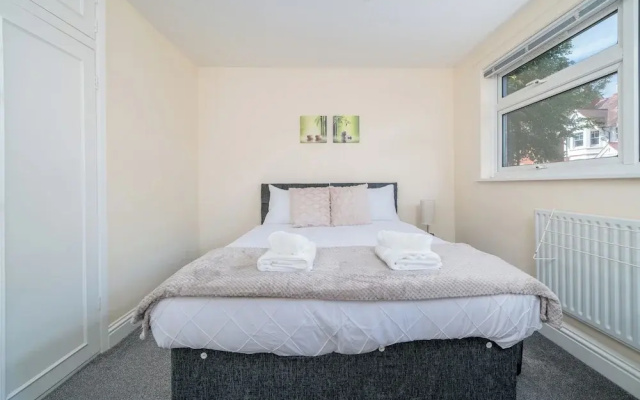 Redhill Retreat - Cozy 2 Bedroom Apartment